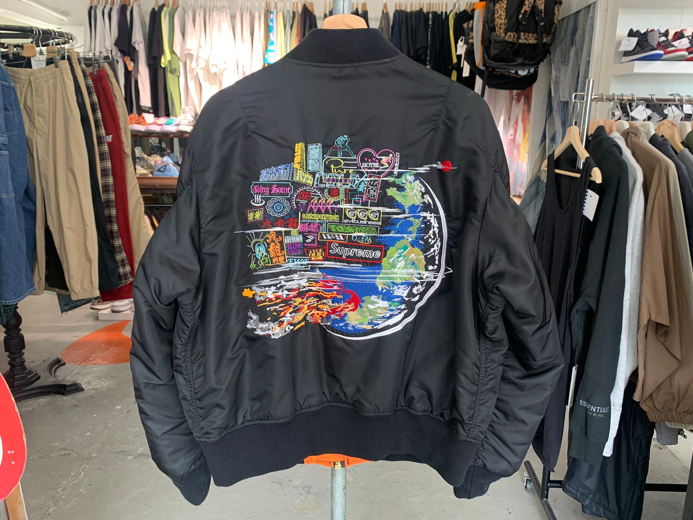 Supreme Globe MA-1 Black L