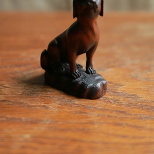 【ご成約品】明日を見つめる、小さな犬・祈りを捧げる仏様の一輪挿し