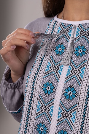 ウクライナ刺繍ヴィシヴァンカ　手刺繍　麻　レディース・フリーサイズ