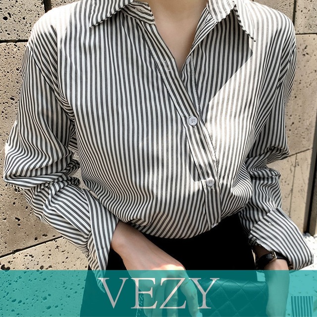 ストライプ シャツブラウス 薄手 韓国風 長袖 縦ライン柄トップス シャツ 大人女子 襟付き通勤服 オフィスカジュアル 斜めボタン 体型カバー 着やせ シャツ VEZY ベジー  ItemNo.【24057430】
