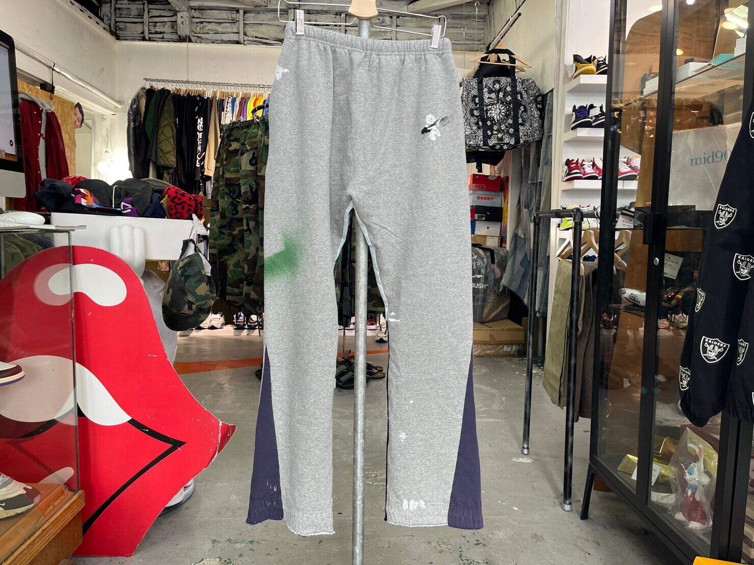 GALLERY DEPT LOGO FLARE SWEATPANT GREY XL 30132 | BRAND BUYERS OSAKA