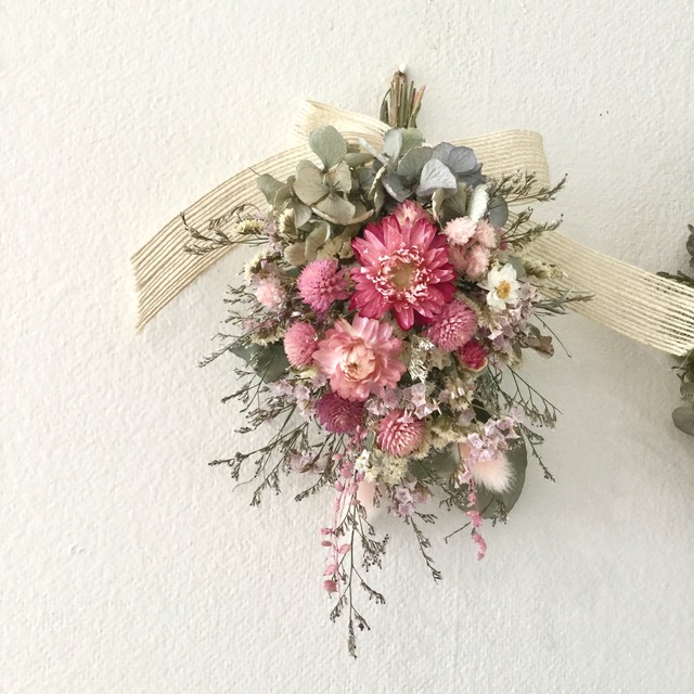 ピンクの可愛いミニスワッグ ドライフラワー 誕生日プレゼント 引っ越し祝い プチメリア お花ギフト