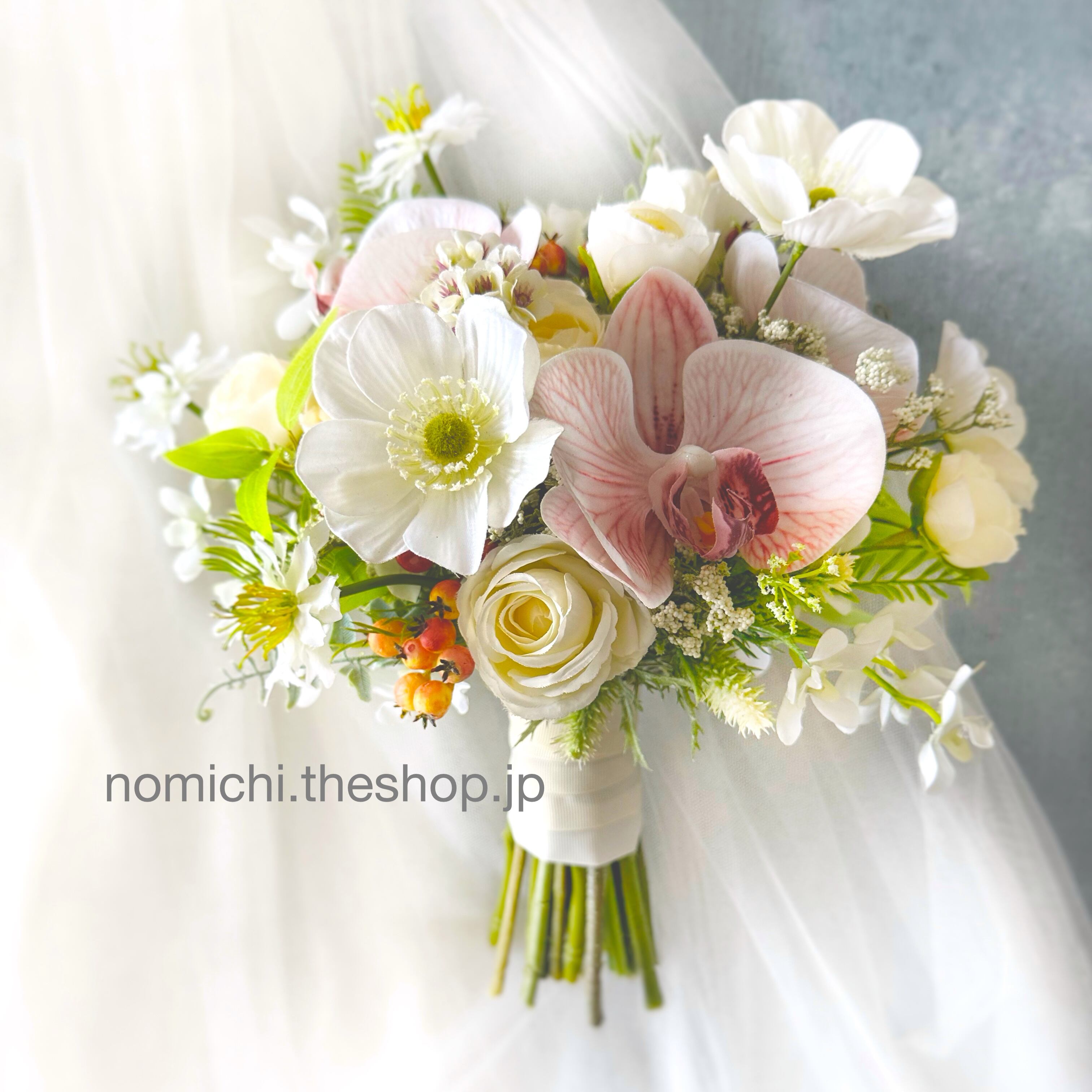 薔薇とラナンキュラスのホワイトブーケ ブートニアセット ウェディング