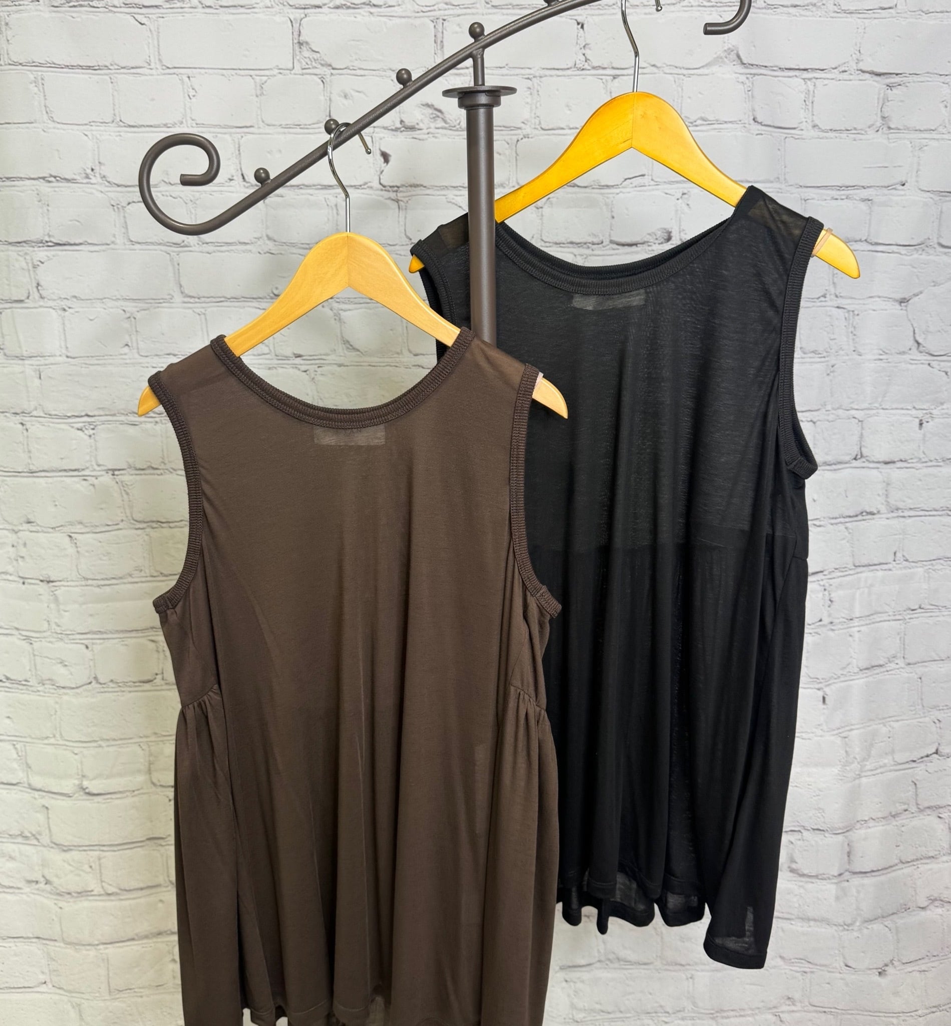 SALE！CYAN TOKYO シアントーキョー シアー天竺バックギャザータンク
