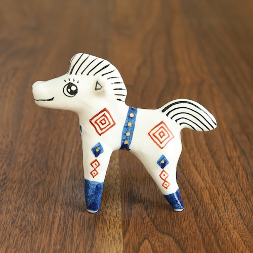 山口祥治　干支フィギュア 午（ウマ）「ウマジャロウ UJ-101」 工房：喜鶴製陶（有田焼）