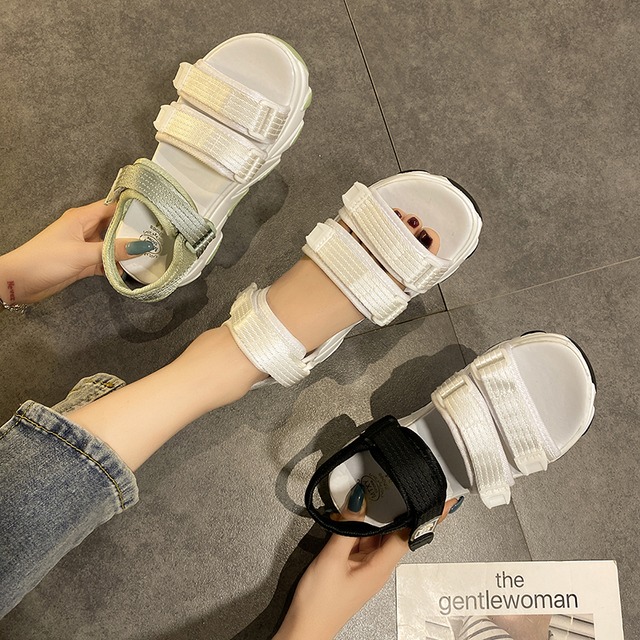 サンダル女性ins潮2020夏の新しいファッション野生のネット赤厚底学生フラットボトム滑り止めスポーツサンダル 部族の婦人靴2886622