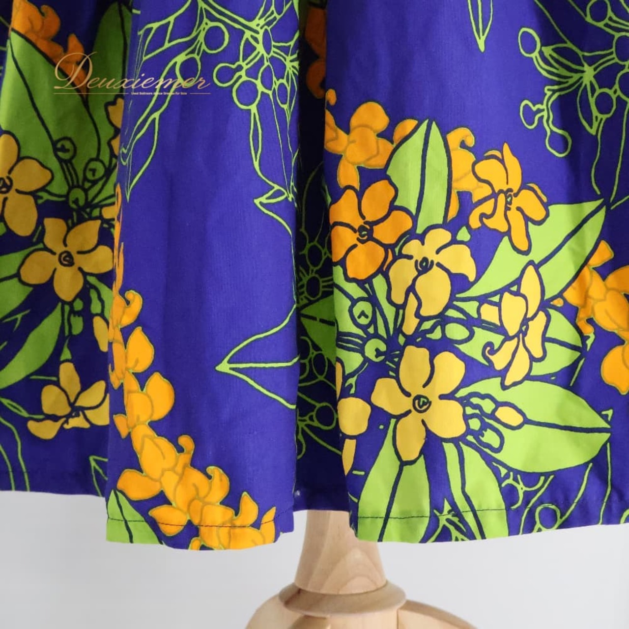 フラダンス 衣装 MENEHUNE PLANTETION メネフネプランテーション パウスカート ブルー系 日本製 レイ柄 花柄 シングル シンプル かわいい 華やか 鮮やか 明るい 爽やか 青 緑 黄 橙 ハワイアン アロハ フラ ダンス レッスン 練習