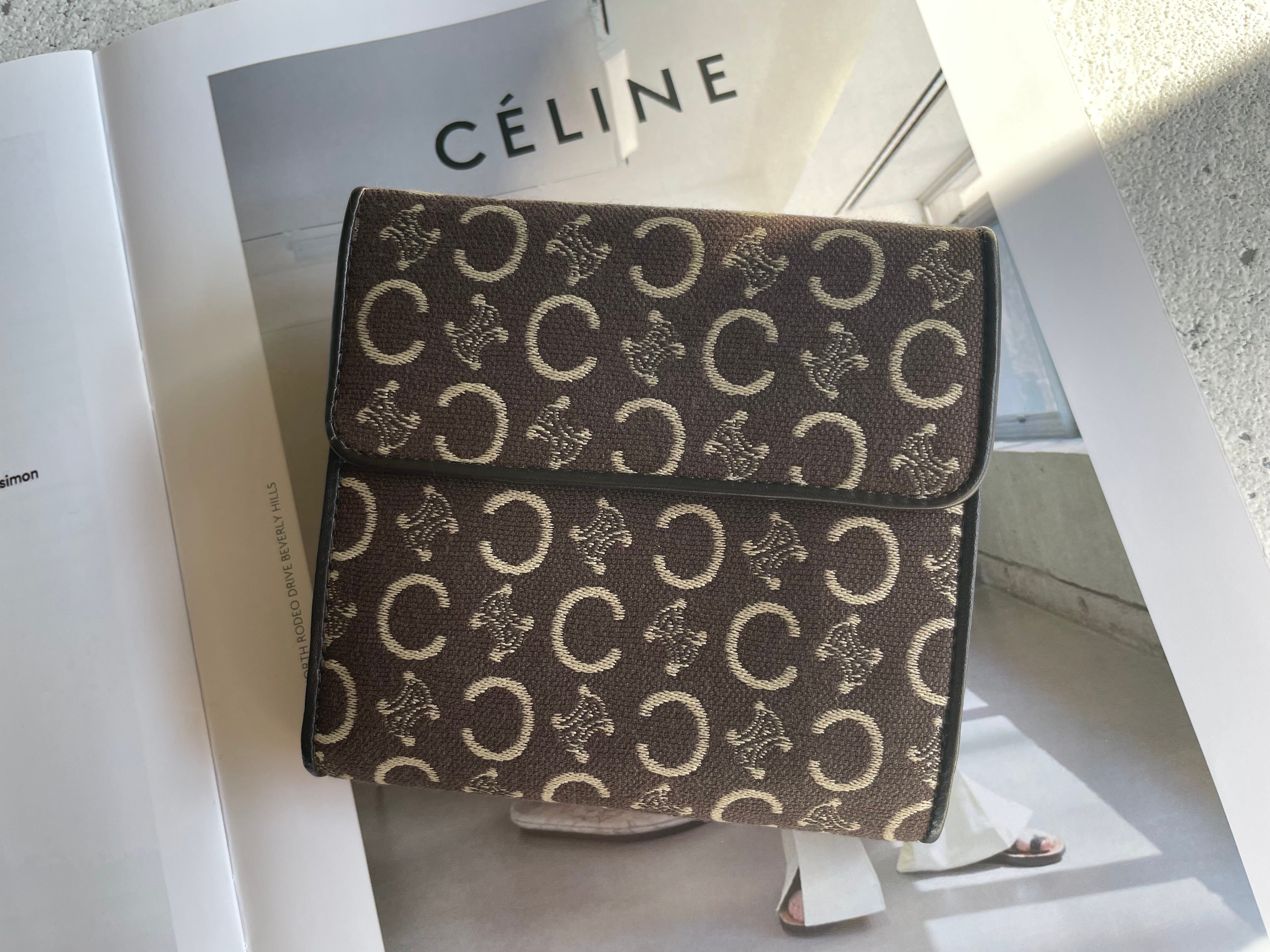 未使用CELINE セリーヌ　マカダム柄Wホック二つ折り財布　ホワイト