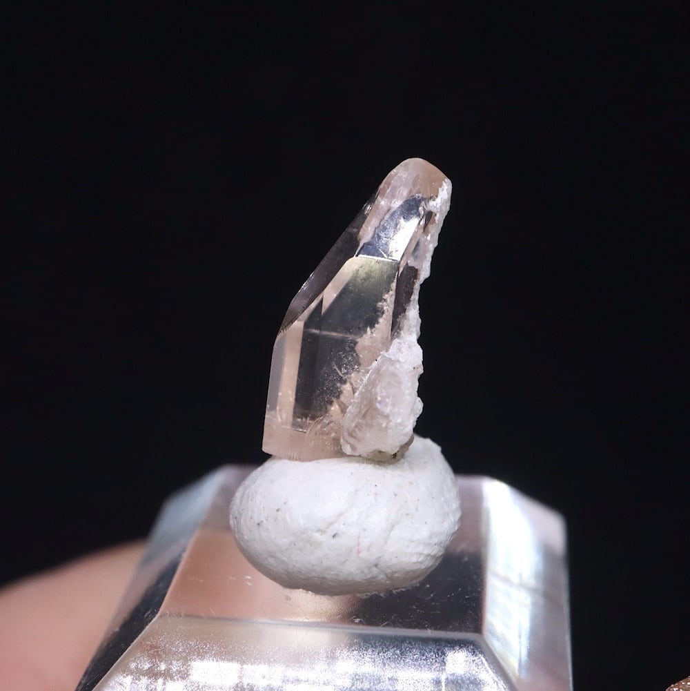 超レア！ピンクトパーズ 0.6g 原石 TZ449 鉱物 パワーストーン 天然石