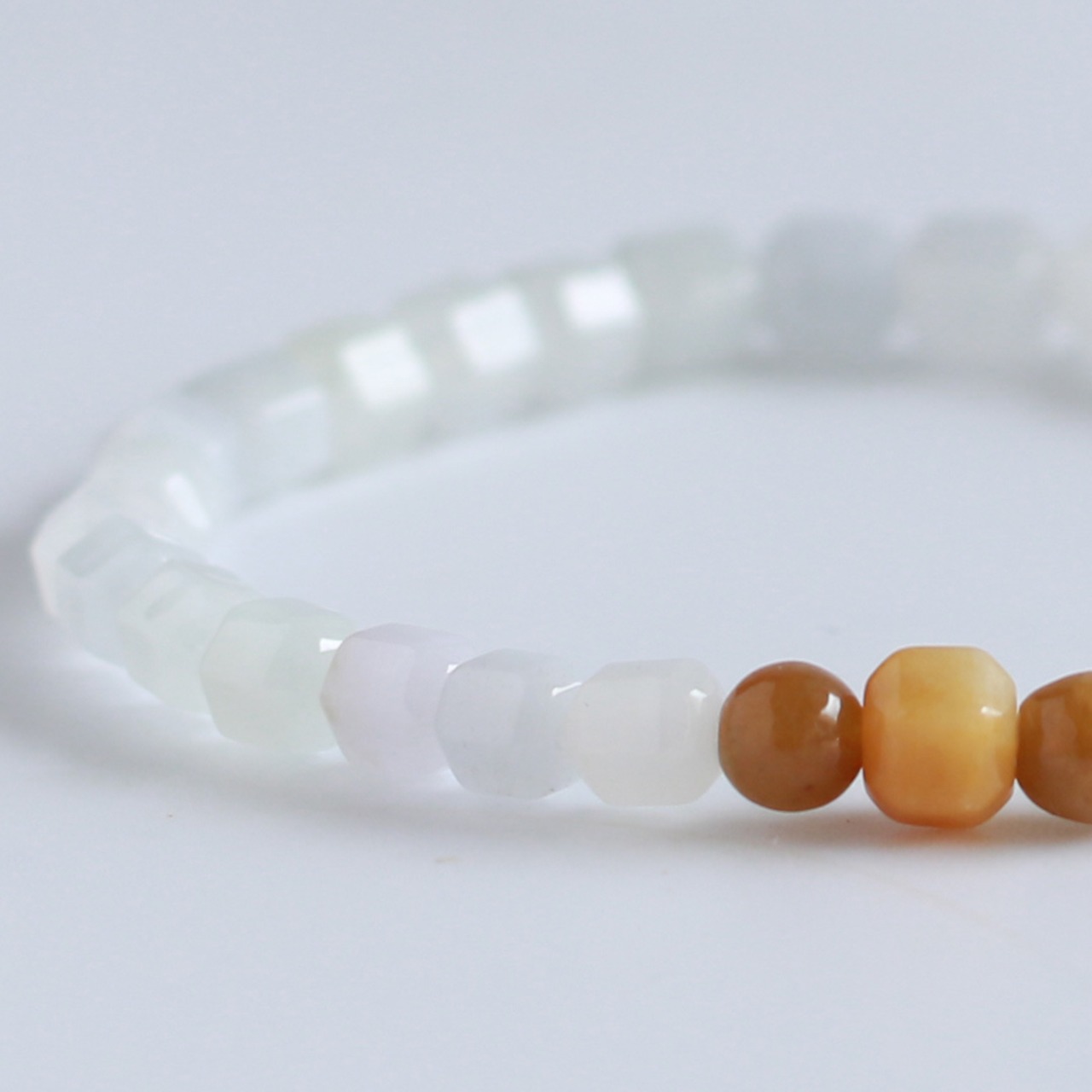 透明感あふれる六角形が新しい！ポイントにブラウン翡翠がポイント！ ice hexagon point brown ブレスレット A貨翡翠 jd_br1071