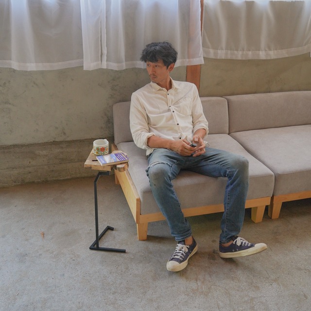 一枚板のミニサイドテーブル No.11 樹種：クワ