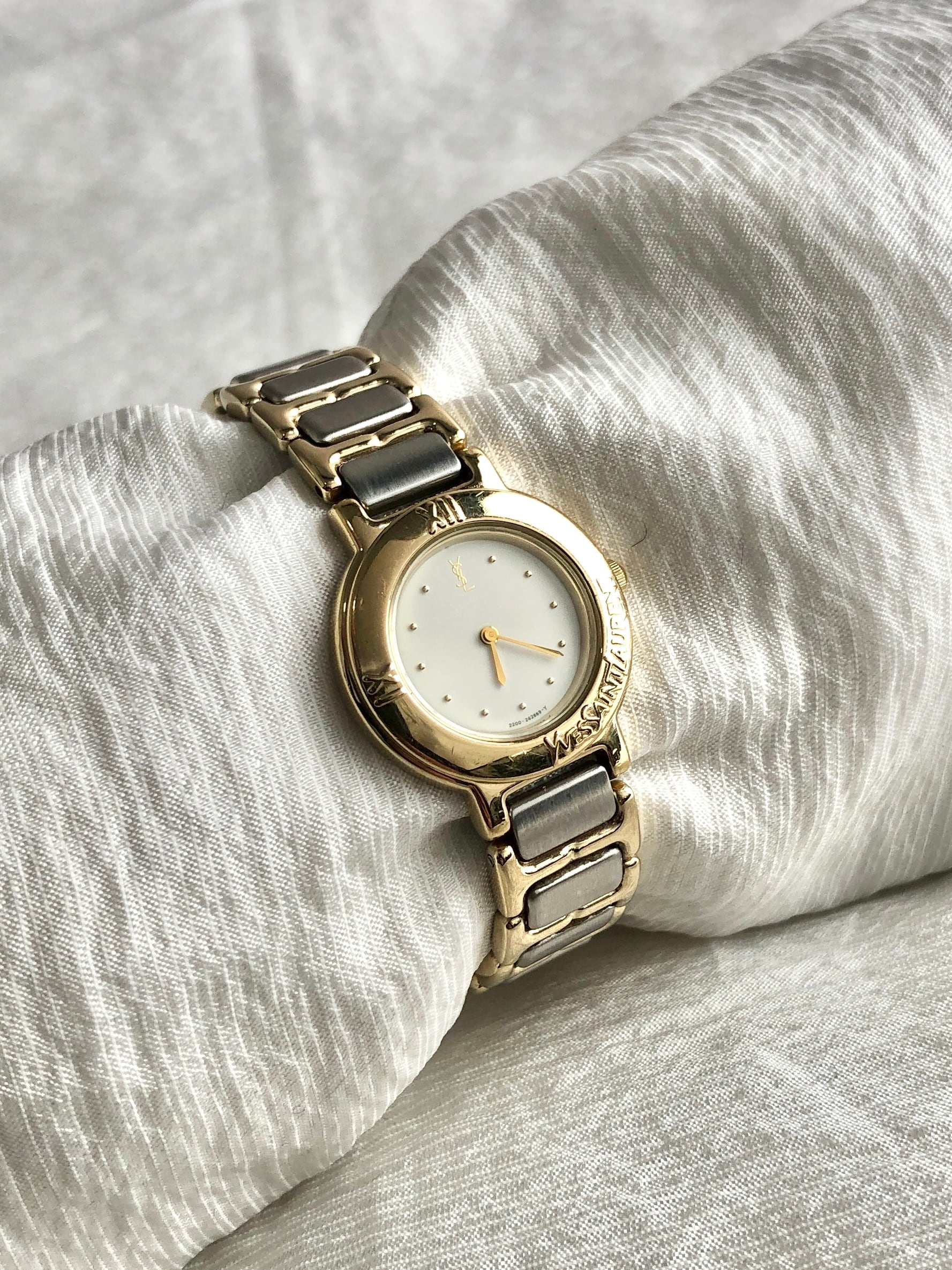 Yves Saint Laurent イヴ・サンローラン 腕時計 ゴールド ステンレススチール クウォーツ 2200-229789 Y vintage ヴィンテージ オールド kyi7bd