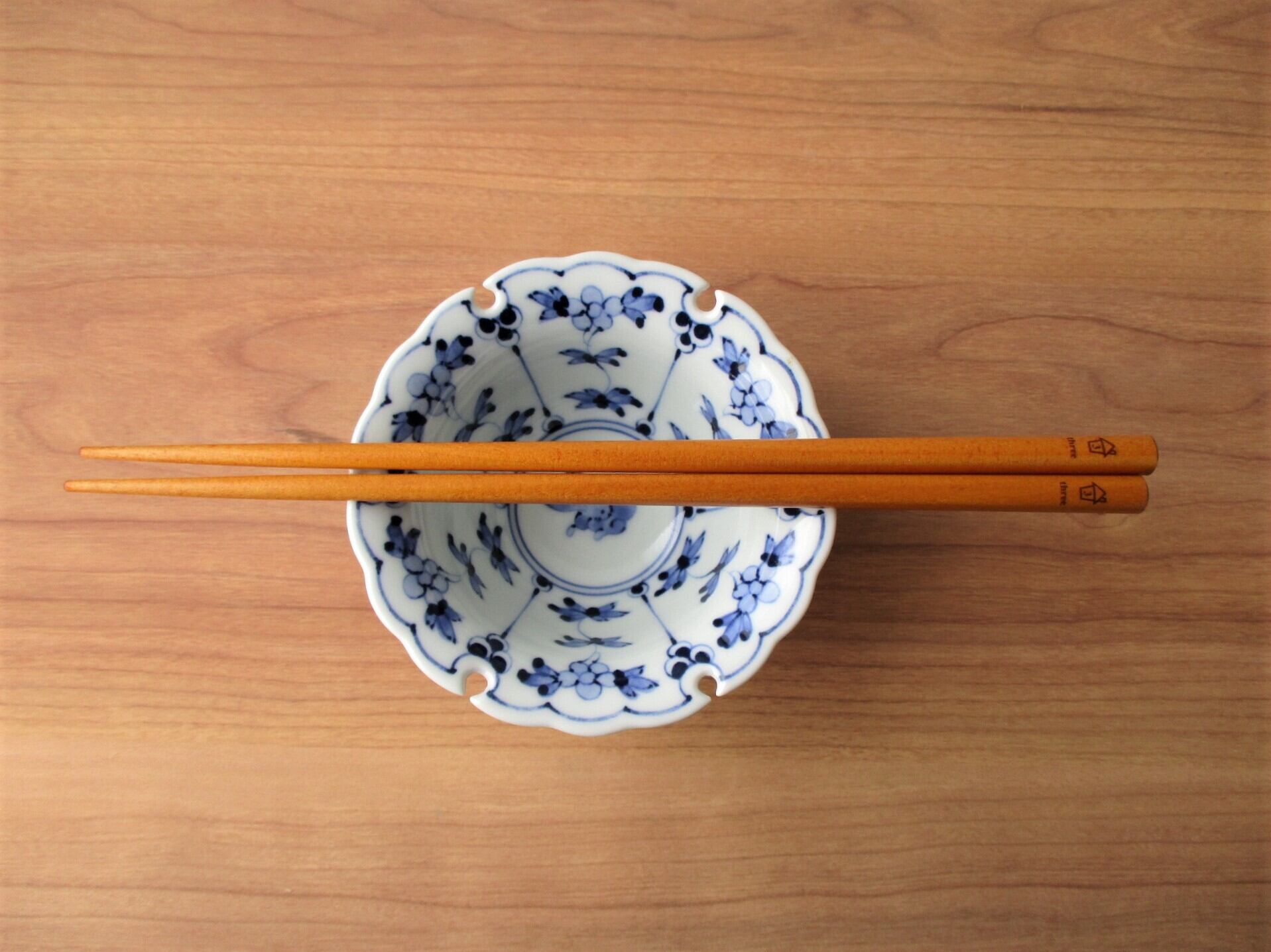 割草花兎紋 雪輪小付【波佐見焼】 | 有田焼や心器