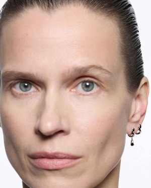 MARIA BLACK マリア・ブラック/Whirl Huggie Pierced Earring - Silver/ ピアス