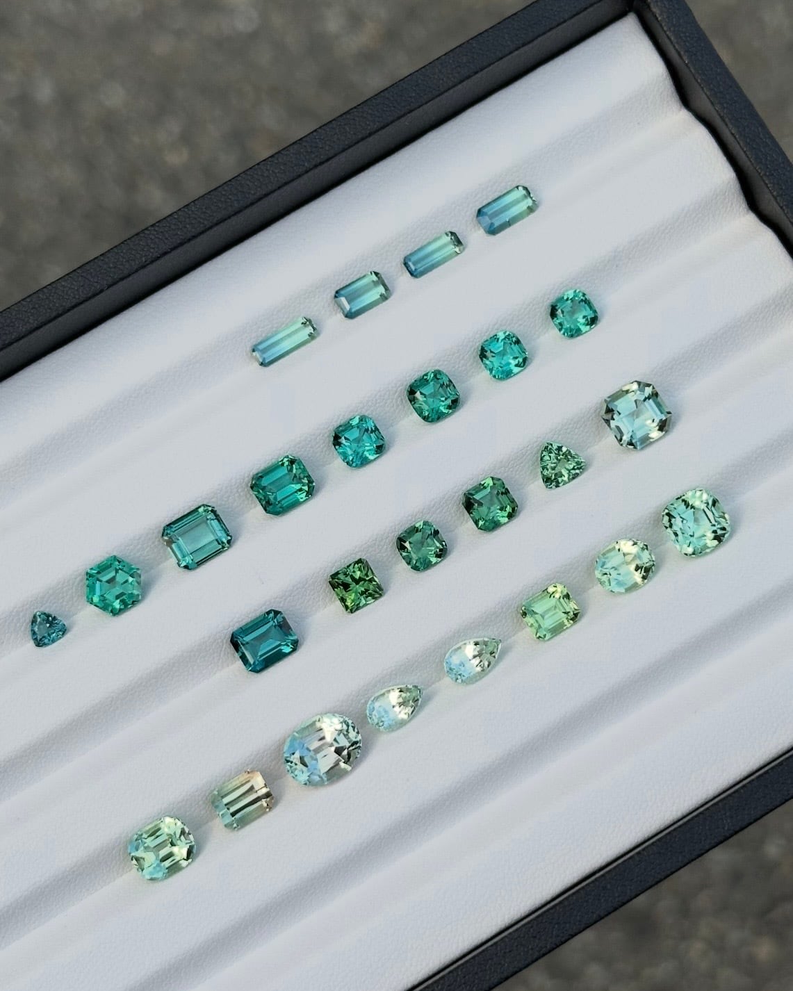 シーフォームグリーントルマリン 8.1x8.1mm, 2.87ct, ナイジェリア産