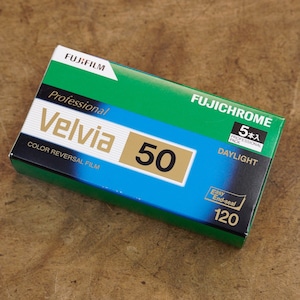 2987G5 FUJIFILM Velvia 50 FUJICHROME 120 ブローニー リバーサルフィルム 5本入り 未使用 有効期限2017-12