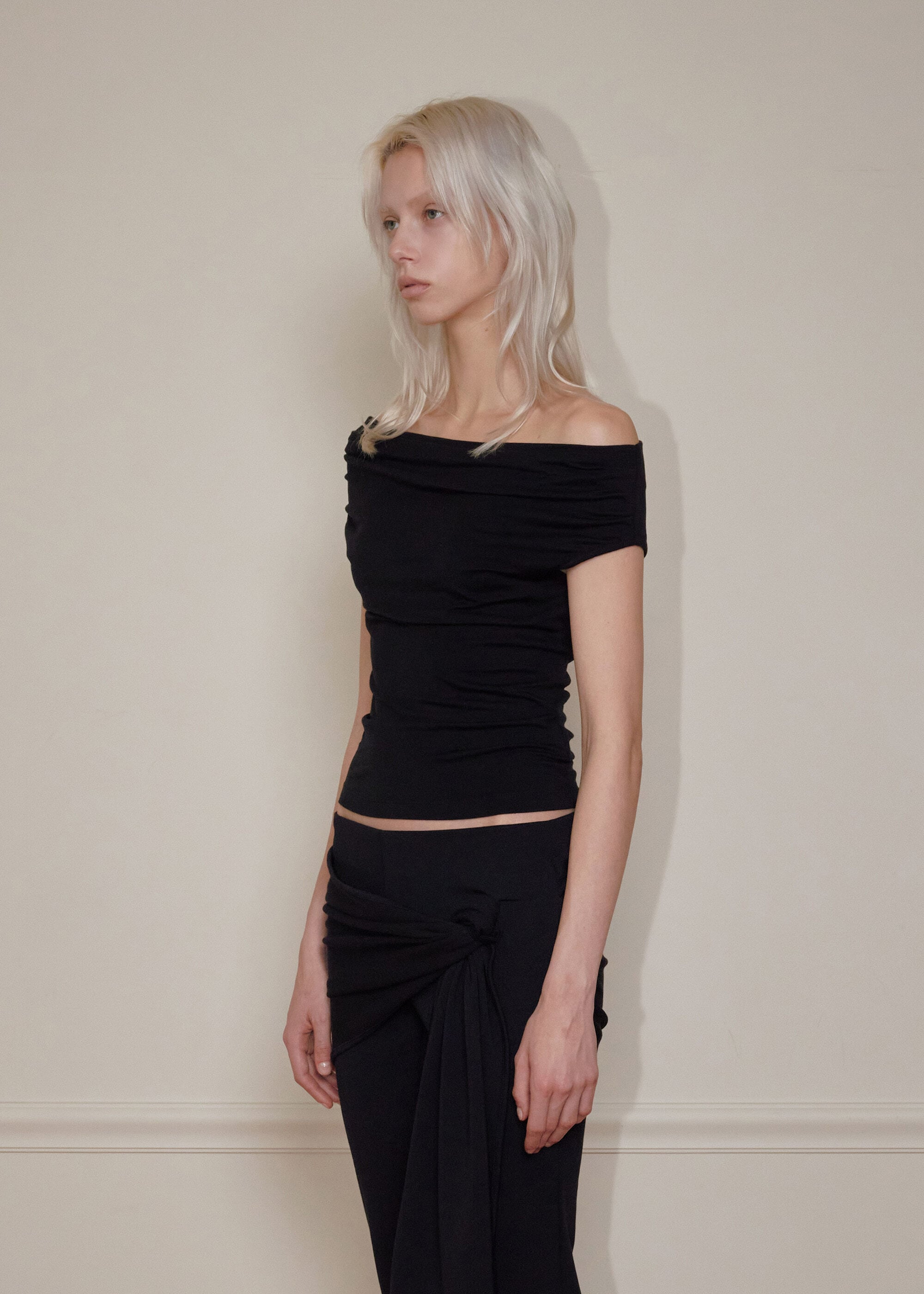 BOHEMSEO] FLOW NECK DRAPE HALF-T, BLACK 正規品 韓国ブランド 韓国