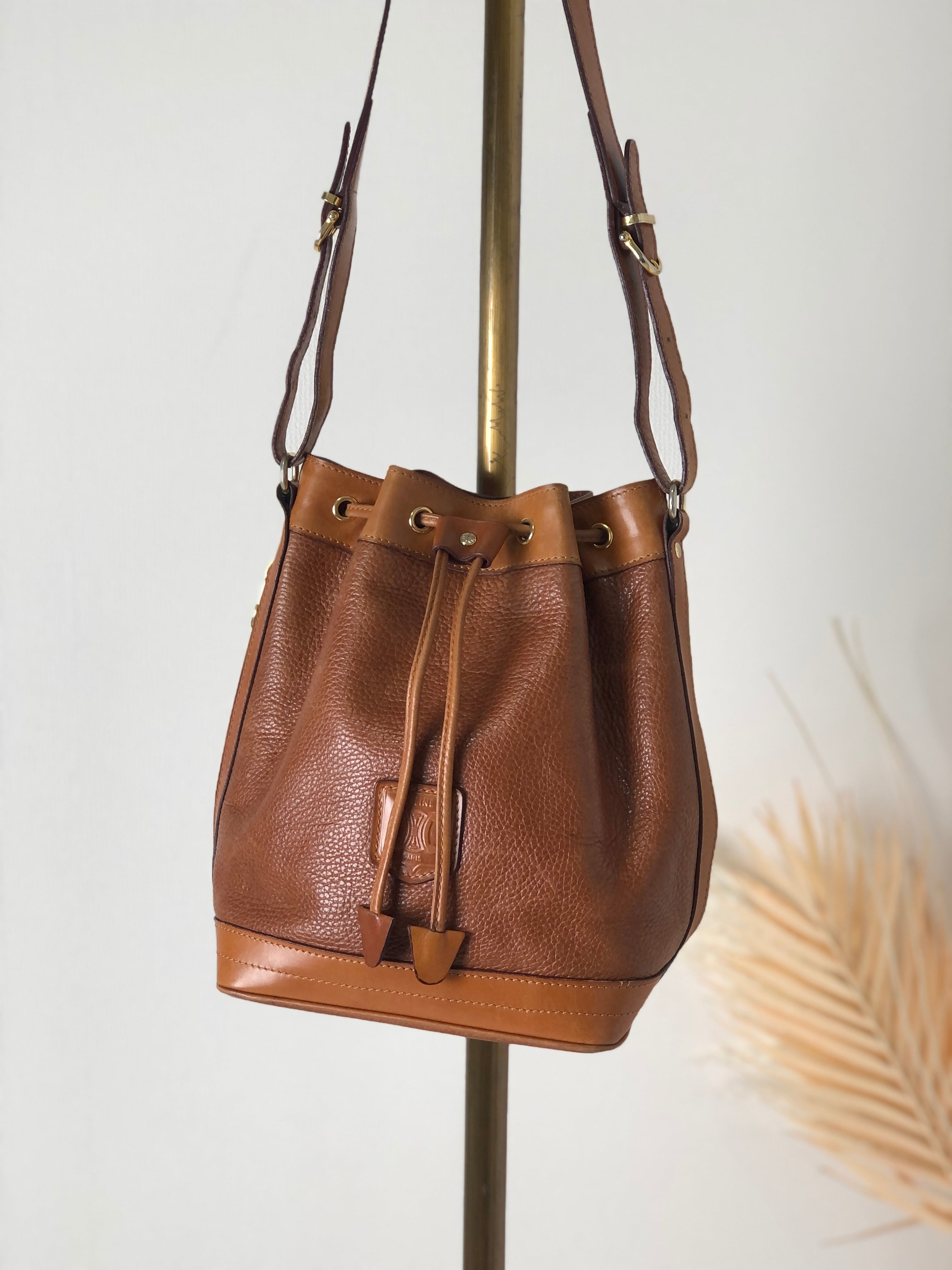 CELINE セリーヌ ブラゾン  ショルダーバッグ ブラウン ブラゾン型押し スエード  sckbvj CELINE セリーヌ マカダム ショルダーバッグ ブラウン ブラゾン型押し