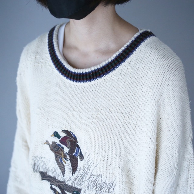 "刺繍" birds design over silhouette cotton knit sweater