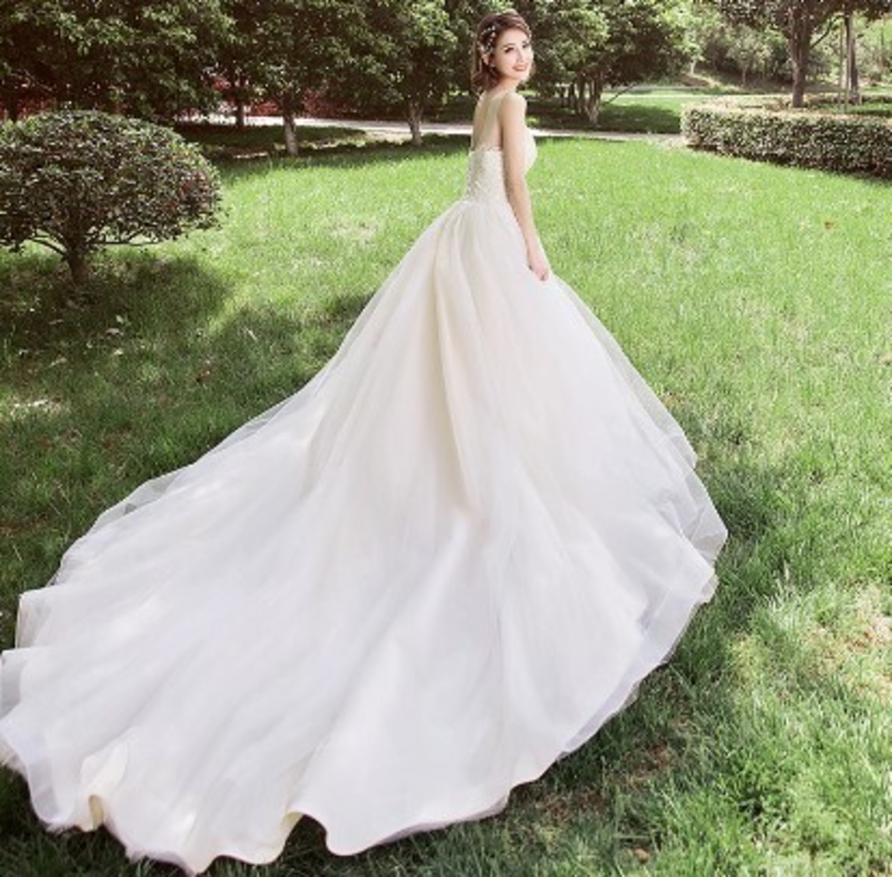 美品！ ウエディングドレス ホワイト ロングトレーン エレガント 優雅  