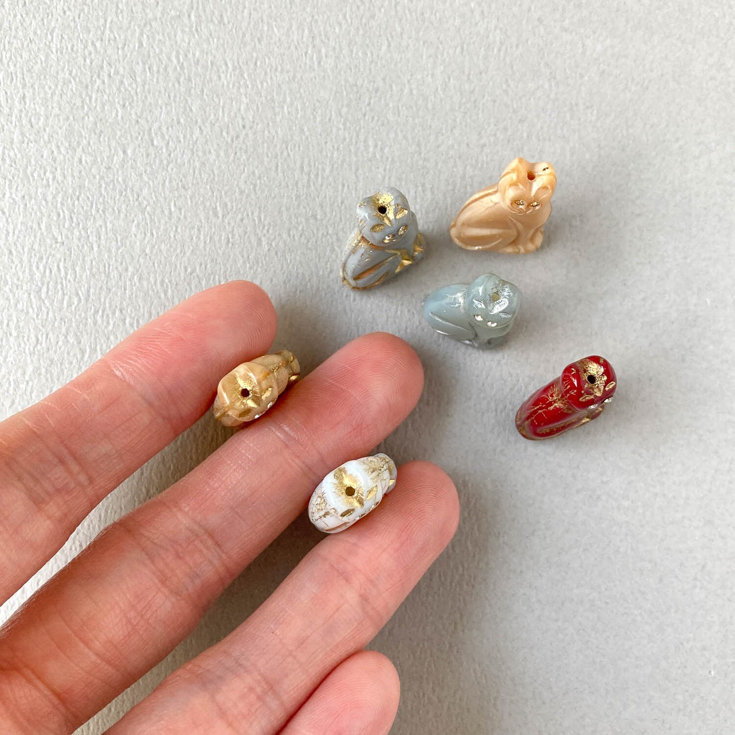 新色追加〉ビジューアイお座り猫チェコビーズ（20mm） | Dua