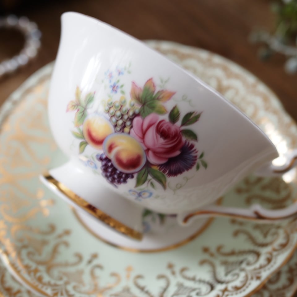 英国パラゴン 金彩果実文 フルーツ絵柄トリオ グリーン カップ