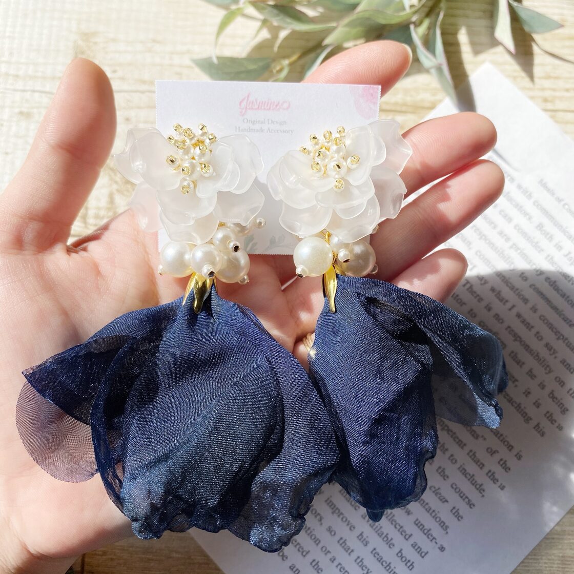 大ぶり フラワー × シフォンタッセル ピアス | PAY ID