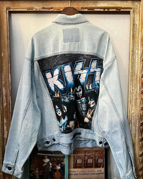90's 57598 Levi's "KISS  custum design "  denim jacket【XL】