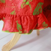 フラダンス 衣装 ワンピース ドレス レッド系 ハワイアンプリント 植物柄 花柄 フラワープリント グリーン系 赤 黄緑 ノースリーブ フリル フラ ダンス レッスン 練習 アロハ 華やか 鮮やか かわいい おしゃれ 大人っぽい 上品 フレア スカート カジュアル リゾート