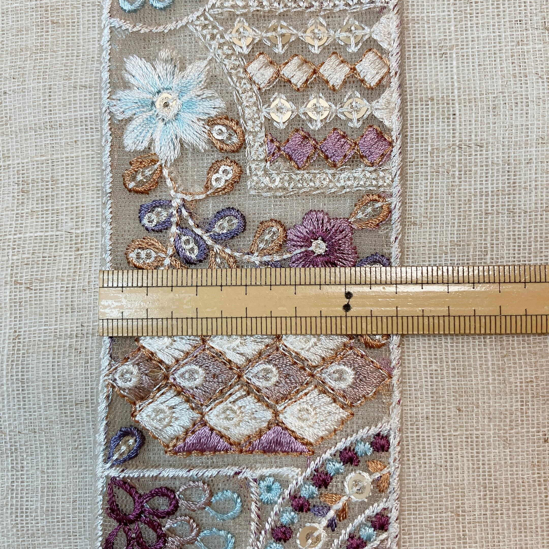 フローラルタペストリー [ラベンダーグレー]インド刺繍リボン A_0116