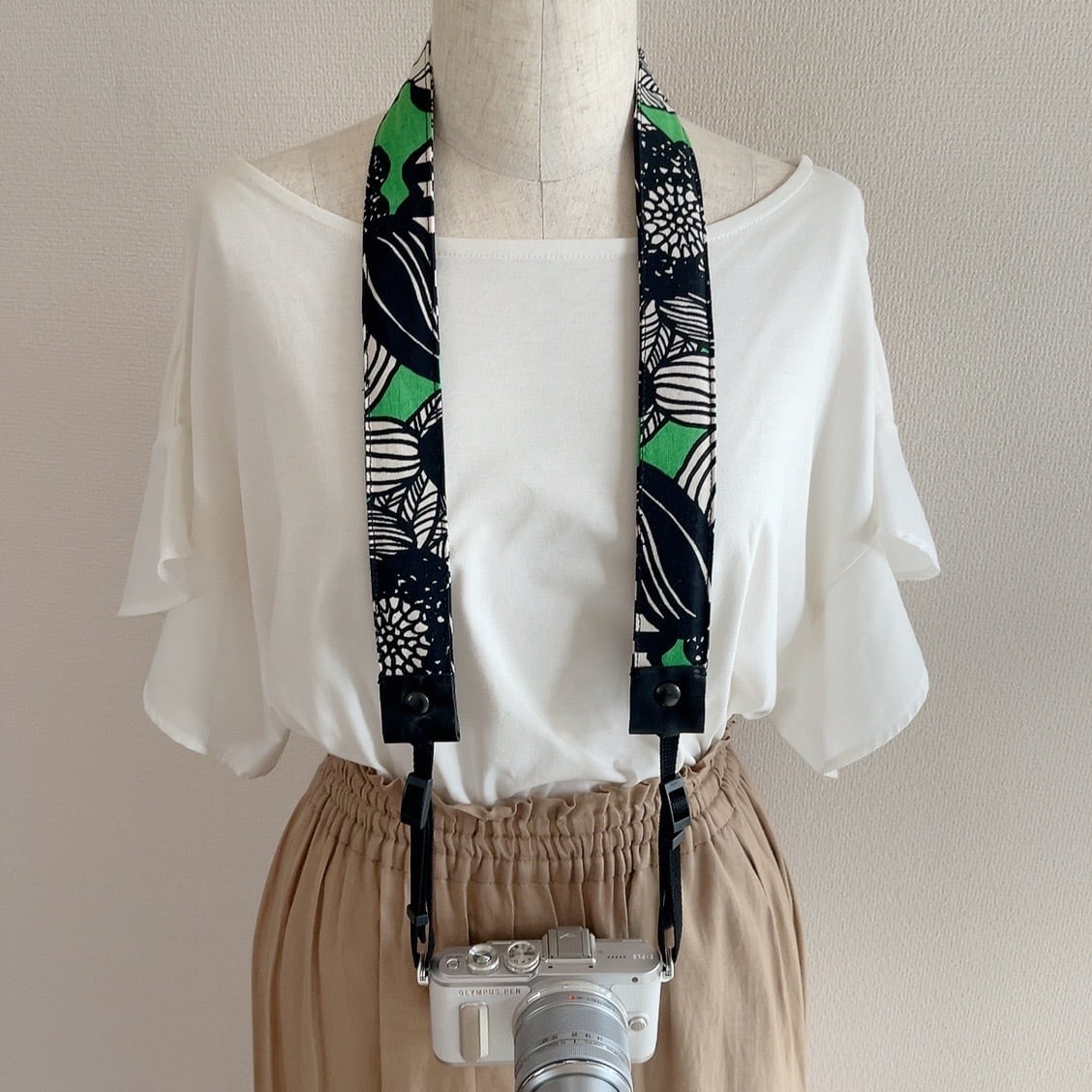 フワフワで首が疲れにくい一眼レフカメラストラップ、綿麻キャンバス