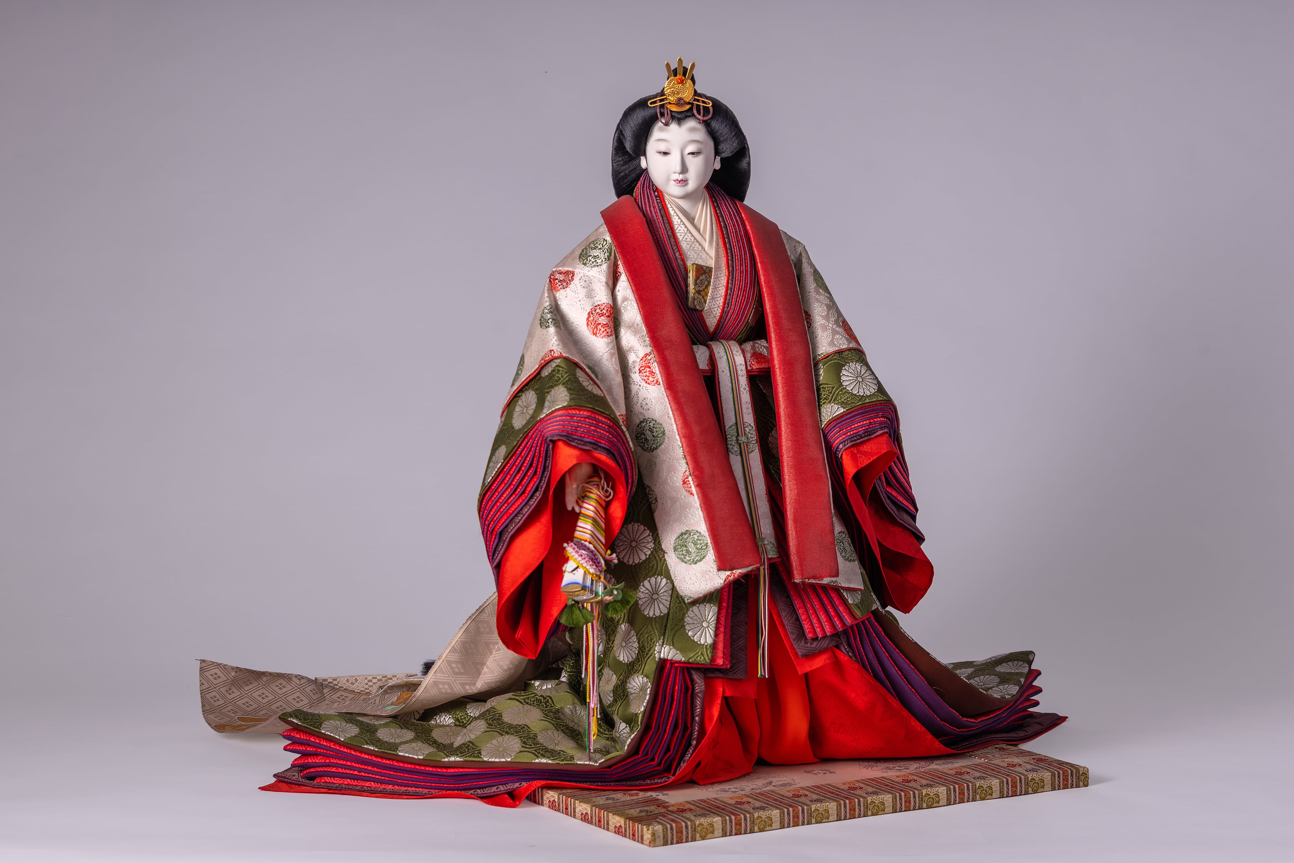 陶芸人形作家Wato Abe阿部和唐一点物チェック柄衣服人形一体化花瓶ツボ花器 阿部肥 作「唐衣装 御姿（からぎぬも みけし）」｜2004年制作｜即位式