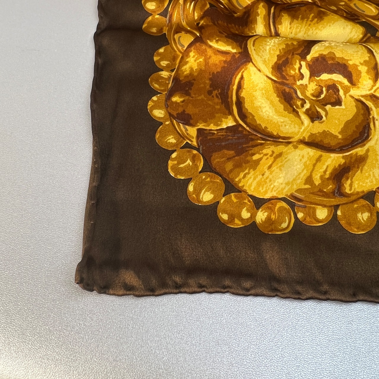 CHANEL シャネル  タグ付き シルク スカーフ ブラウン A-9937