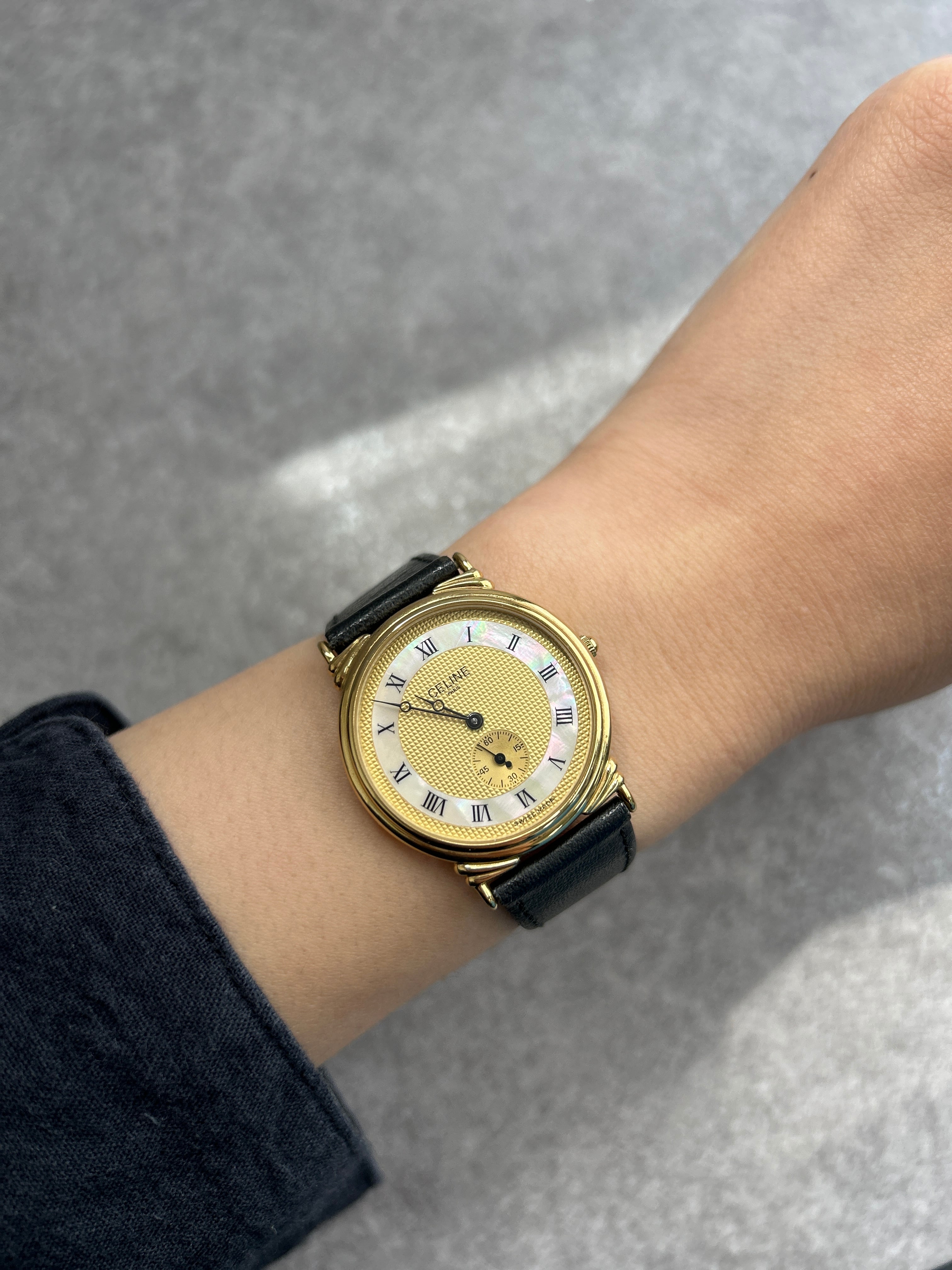 CELINE セリーヌ 腕時計 ゴールド×ブラック ローマ文字 ステンレス