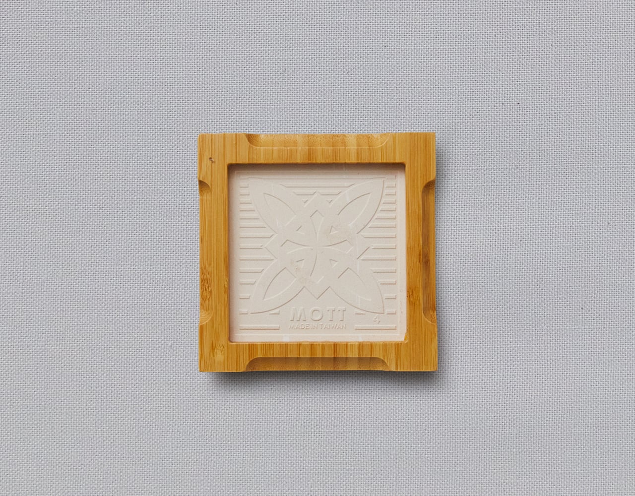 台湾マジョリカタイル「秋菊高潔」枠つき | 茶嘉葉