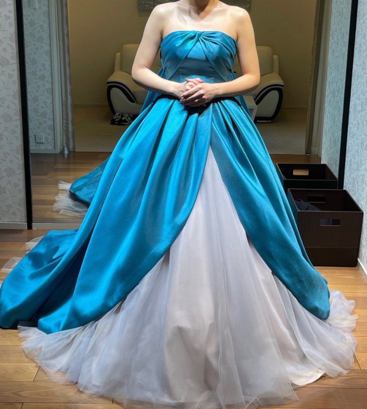 豪華！ 爽やかで優しいブルー 柔らかく重ねたチュールスカート 取り外し袖 クラシカル ウェディングドレス | Cinderelladress  powered by BASE