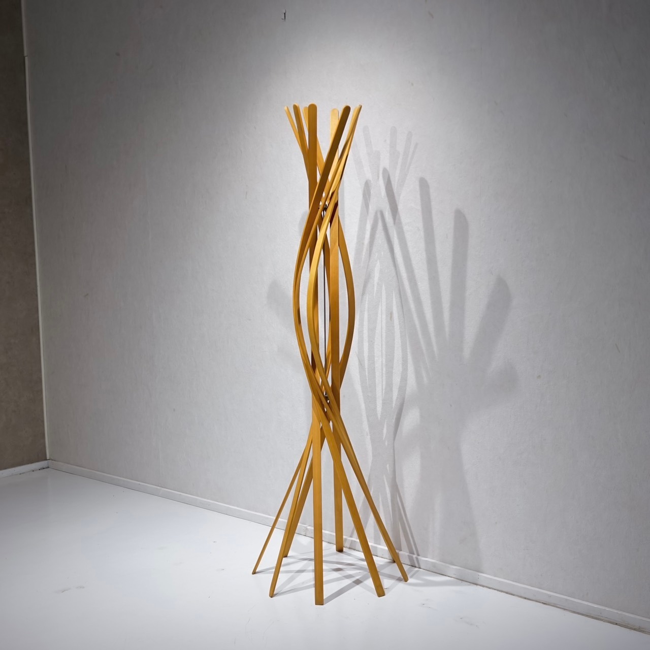 HOLM ホルム Twist ツイスト コートハンガー ポールハンガー コートスタンド 洋服掛け ビーチ材 イタリア製 ナチュラル 北欧 モダン