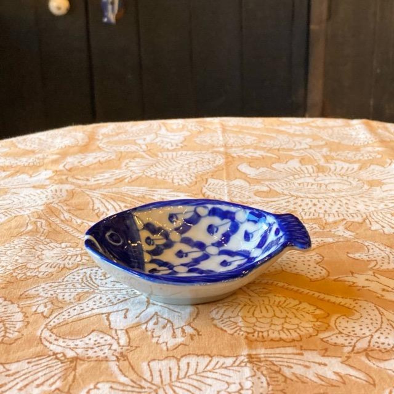 タイ　青白陶器　パイナップル柄魚小皿　タイ料理　アジアン料理　民芸品　中皿　ブルー＆ホワイト　豆皿　陶磁器　