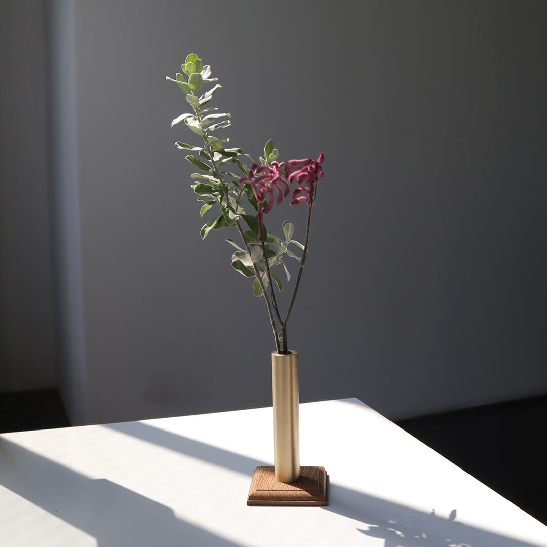 真鍮花器と古材花台 | NONE TOO SOON LIFE & OBJECT