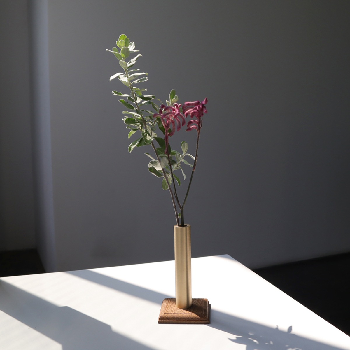 真鍮花器と古材花台 | NONE TOO SOON LIFE & OBJECT