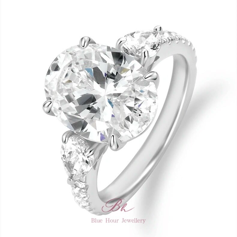 5カラット オーバル 高炭素ダイヤモンド 3石 キラキラ ゴージャス