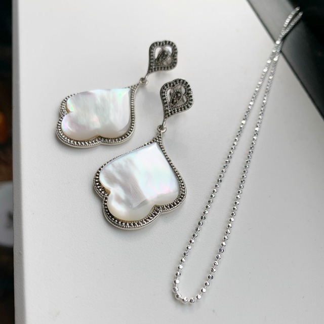 【残りわずか】ラグジュアリー コレクション マーカサイト and モロッカン 白蝶貝 ピアス