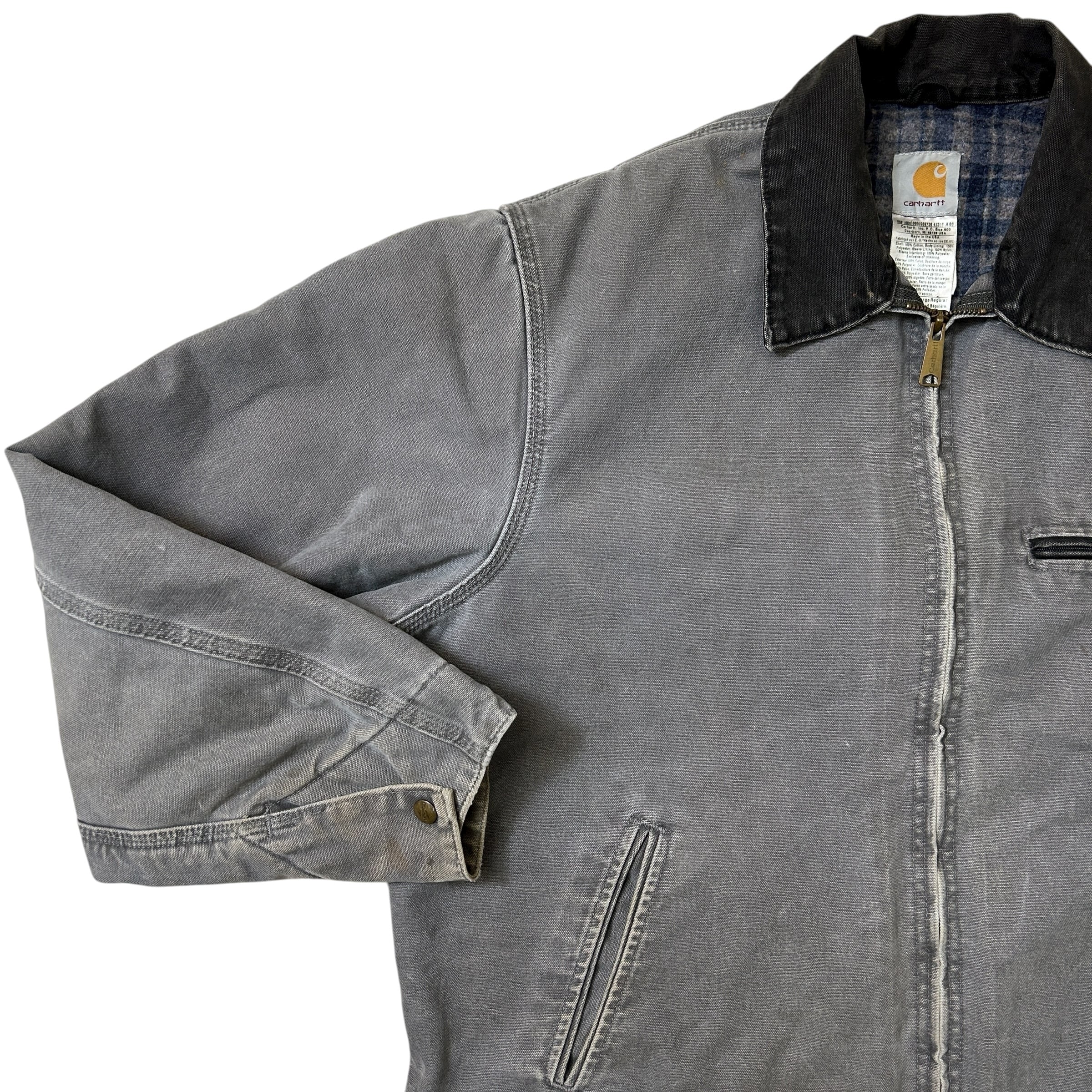 Carhartt デトロイトジャケット レザーパッチ ぺトロール グレー 革ロゴ Carhartt デトロイトジャケット レザーパッチ ぺトロール グレー 革
