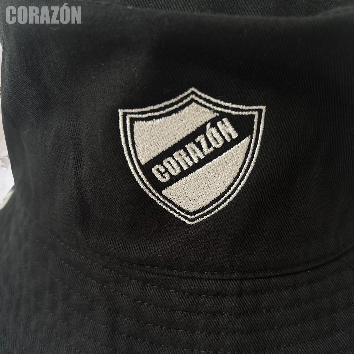 CORAZÓN CORAZON ロゴ バケットハット ブラック | CORAZON OnlineShop