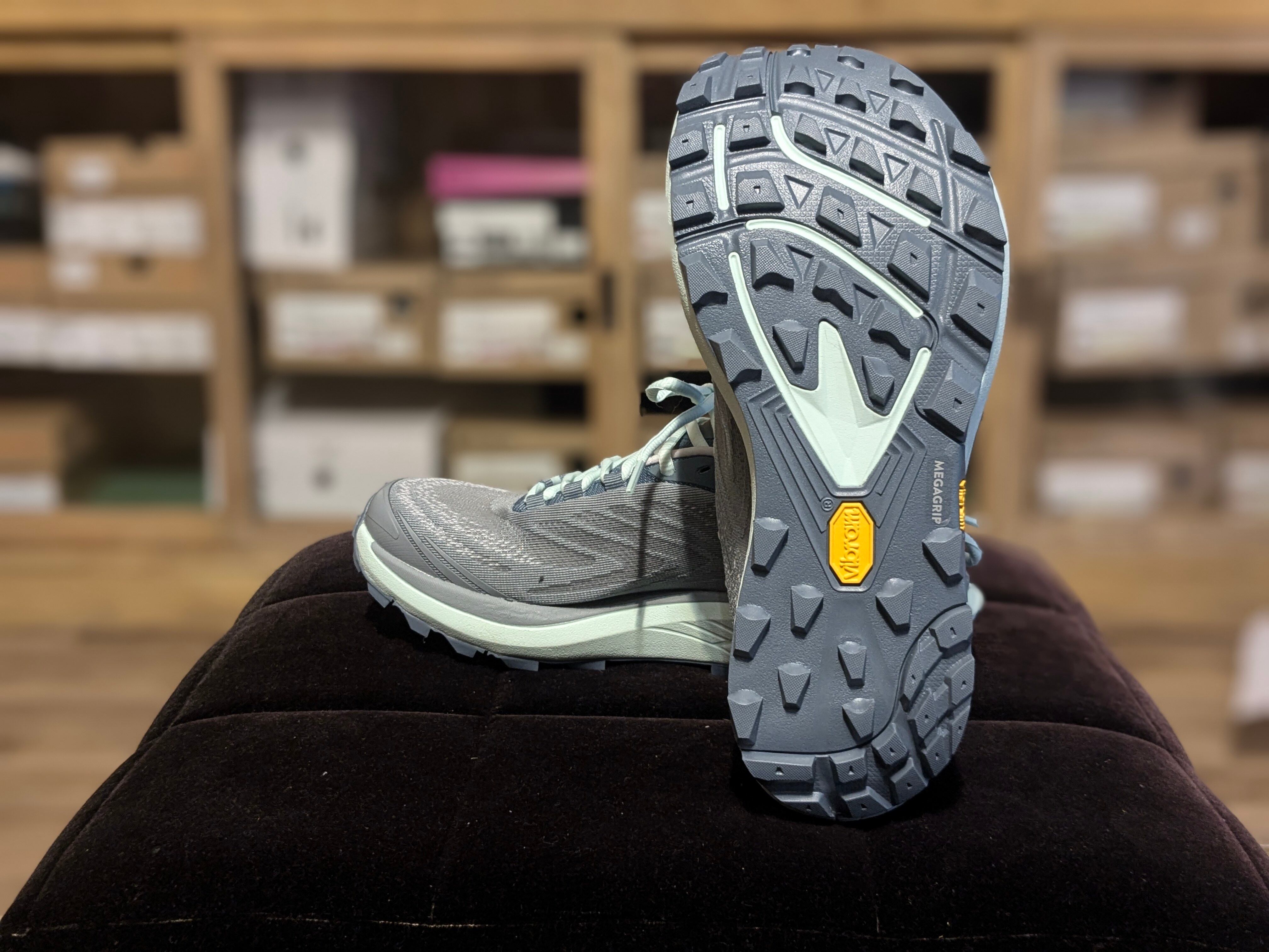 【試し張りのみ美品】ASTAGEAR Pursuit 2（パースート2） topo athletic（トポアスレチック） PURSUIT2（パースート2） women's