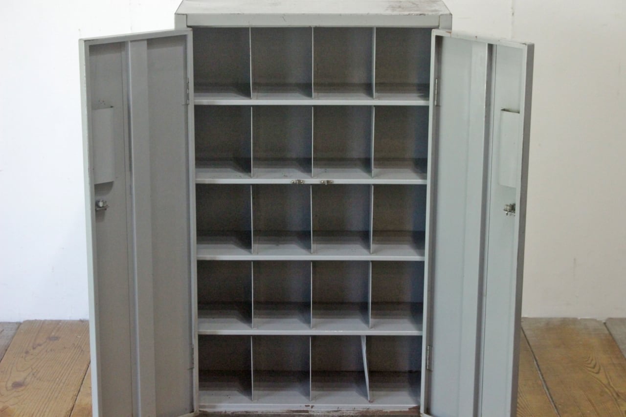 ヴィンテージ インダストリアル ツールキャビネット ツーリングラック 升目 ヴィンテージ インダストリアル ツールキャビネット ツーリングラック