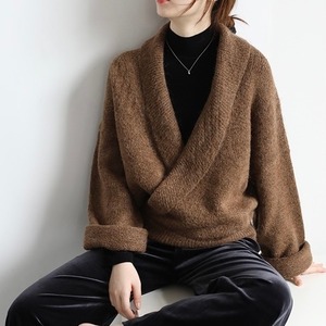 ボリューム深Vネックニット　A0193