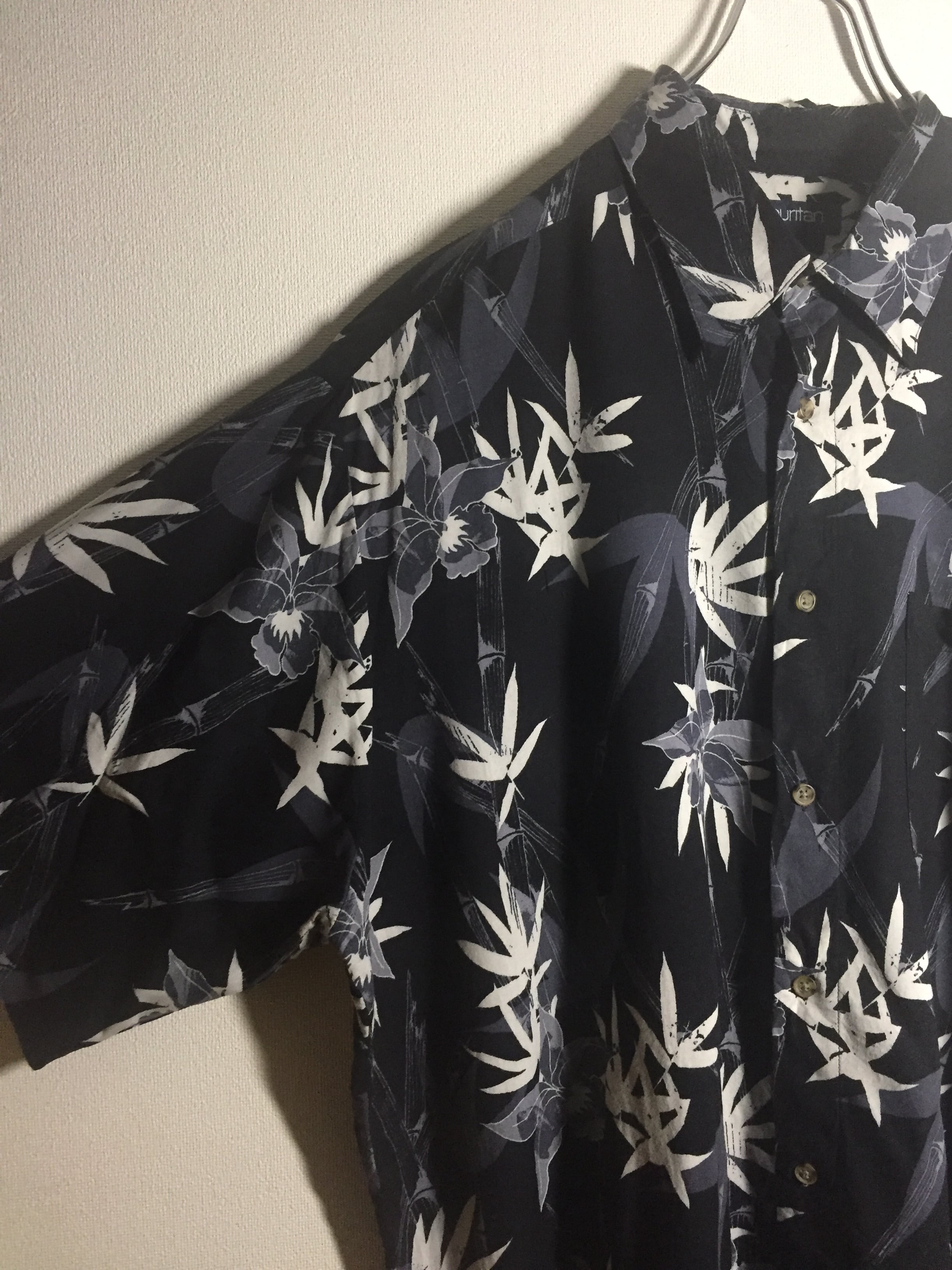 総柄 ブラックアロハシャツ モノトーン ハイビスカス柄 | 古着屋 KafuCa