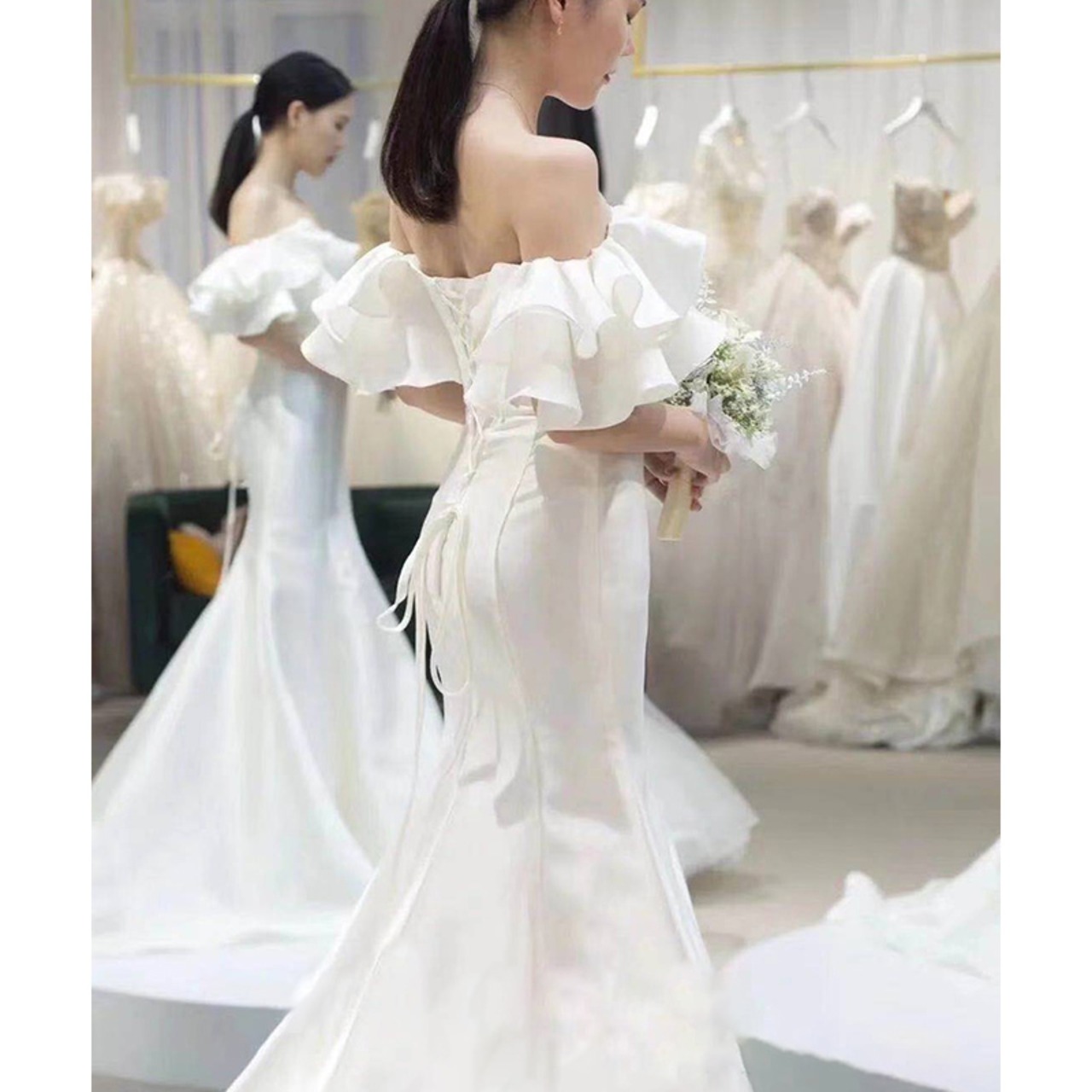 美品！フランス風ウエディングドレス オフホワイト 光沢サテン  