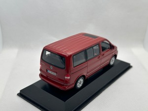 【ミニチャンプス】1/43 フォルクスワーゲン マルチバン 2003(レッドメタリック)買取品